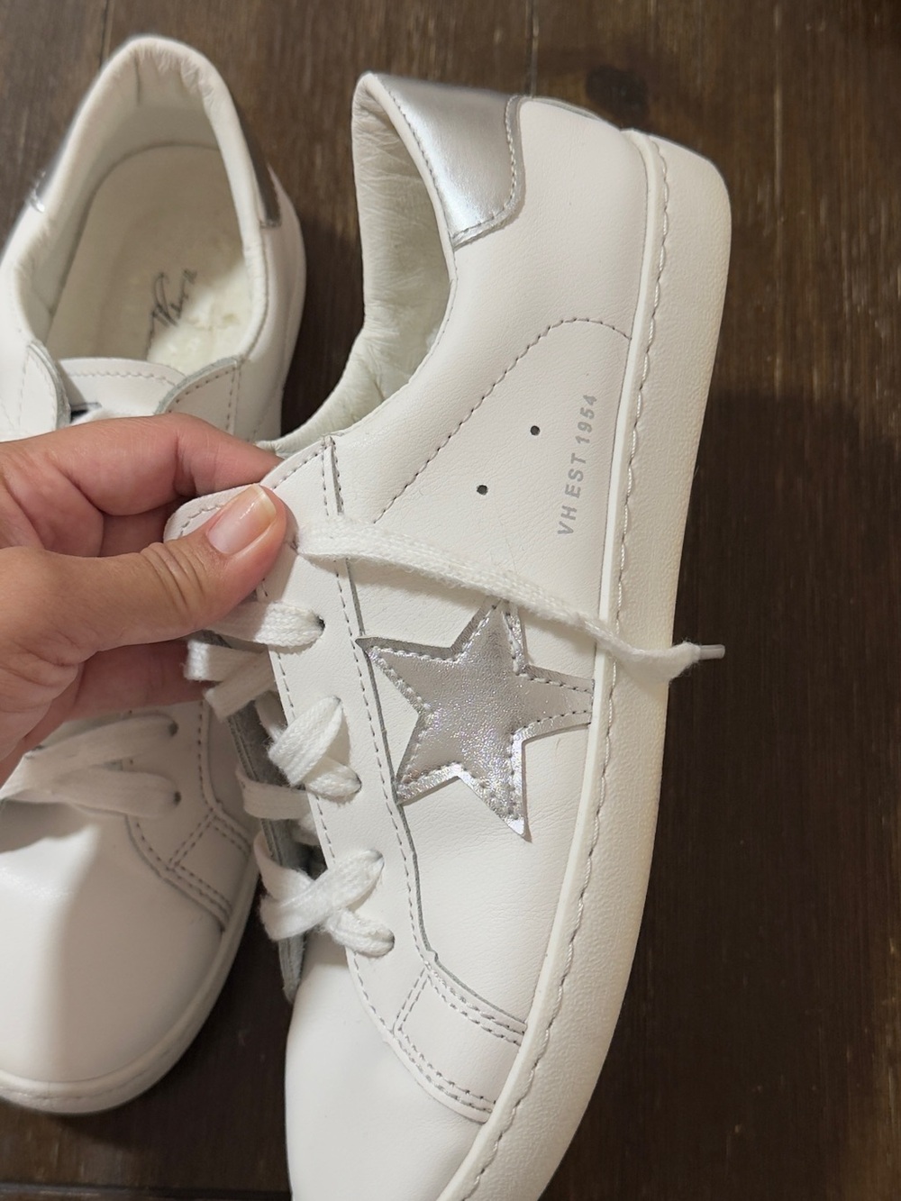 Vintage Havana White Sneakers with Silver Star Accent size 9